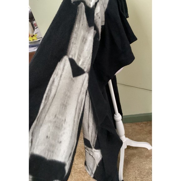 2019 NorthWest Co Star Wars Stormtrooper Comfy Throw Fleece Blanket with Sleeve - Picture 5 of 9